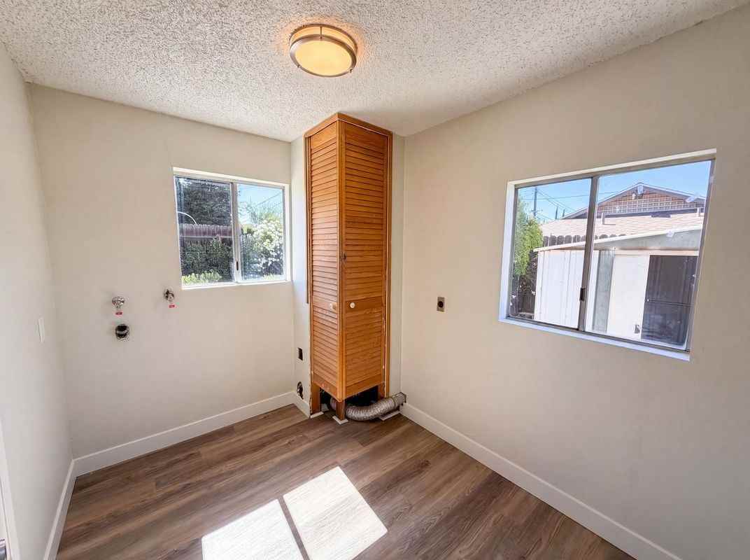 648 Brentwood Ave - Photo 3 of 24