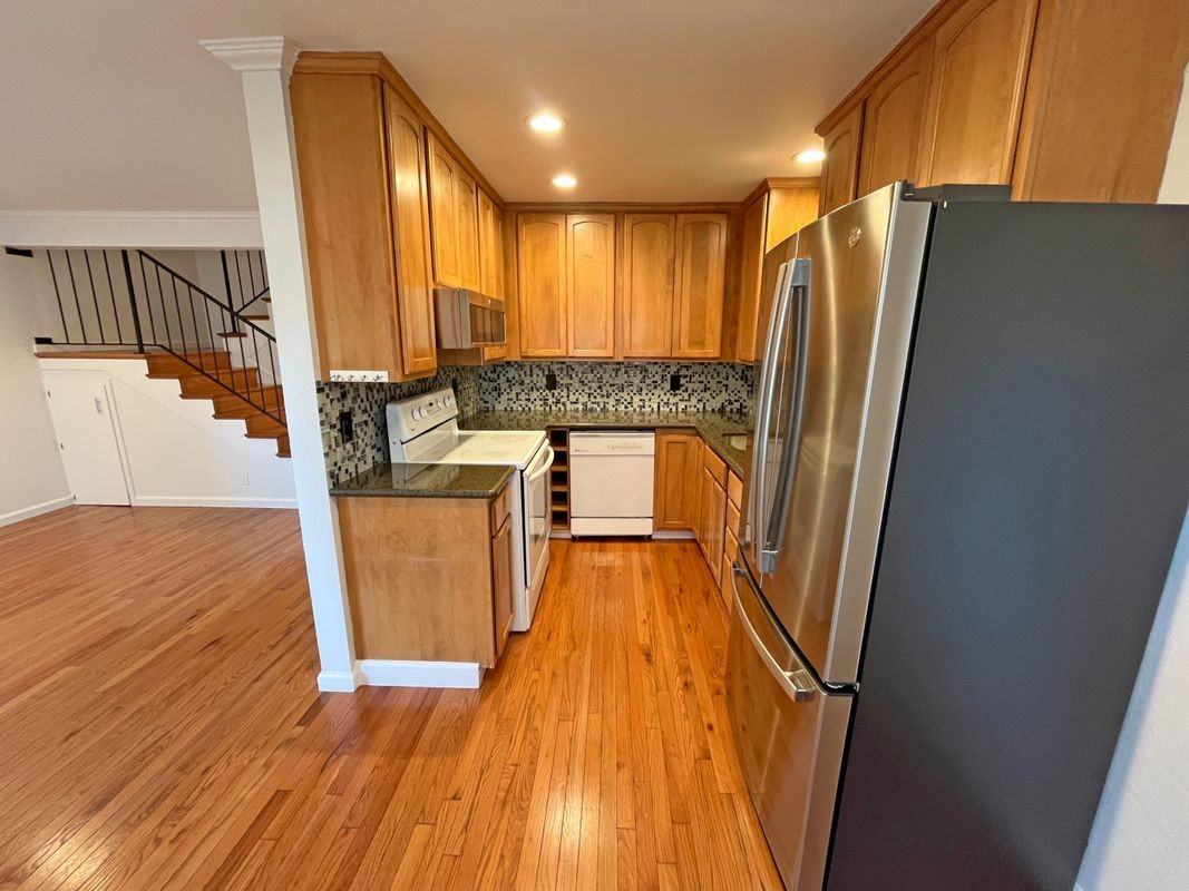 1615 Hudson St - Photo 2 of 8