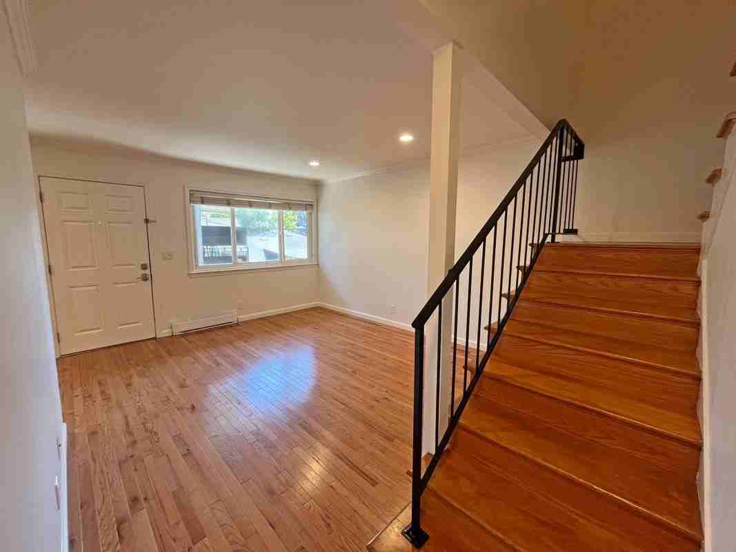 1615 Hudson St - Photo 3 of 8