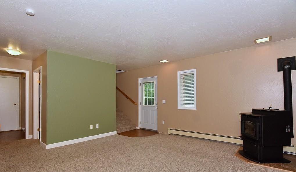 1900 Jupiter Dr - Photo 3 of 15