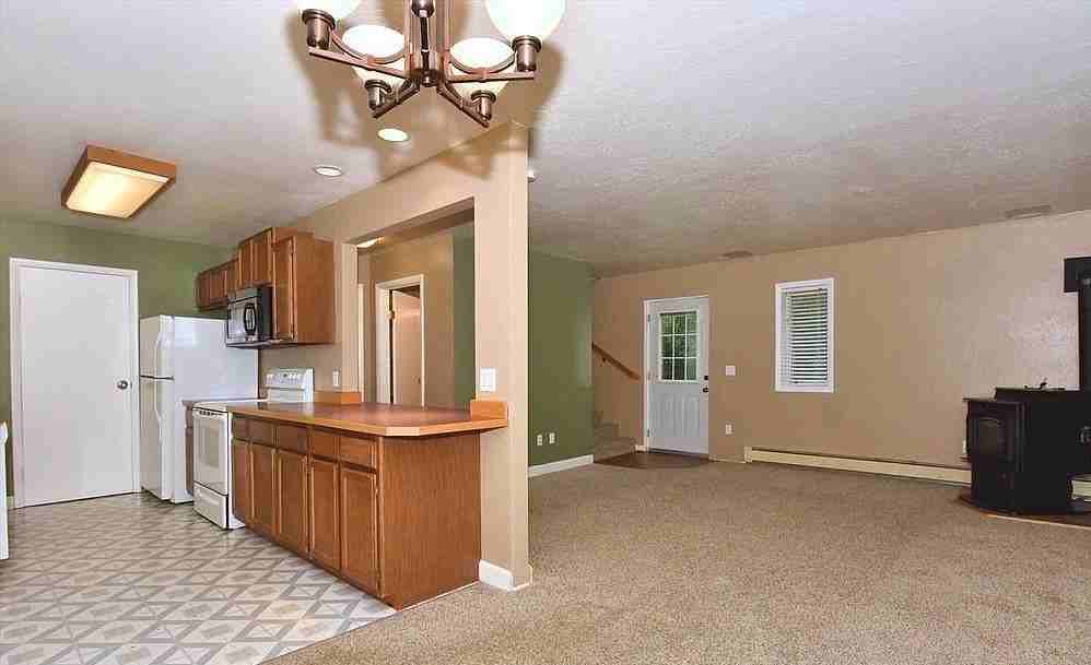 1900 Jupiter Dr - Photo 5 of 15