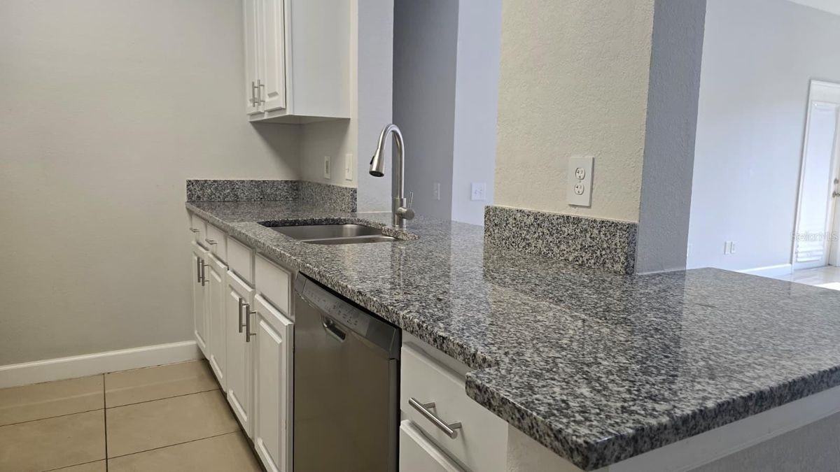 7147 Yacht Basin Ave - Photo 4 of 9