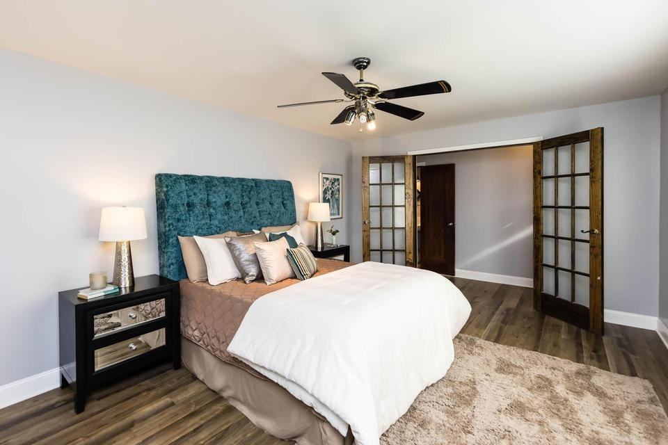 973 Kelton Ave - Photo 3 of 19