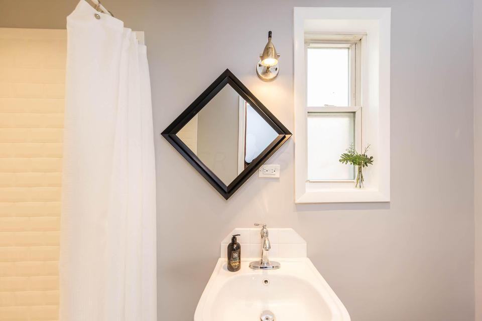 973 Kelton Ave - Photo 5 of 19
