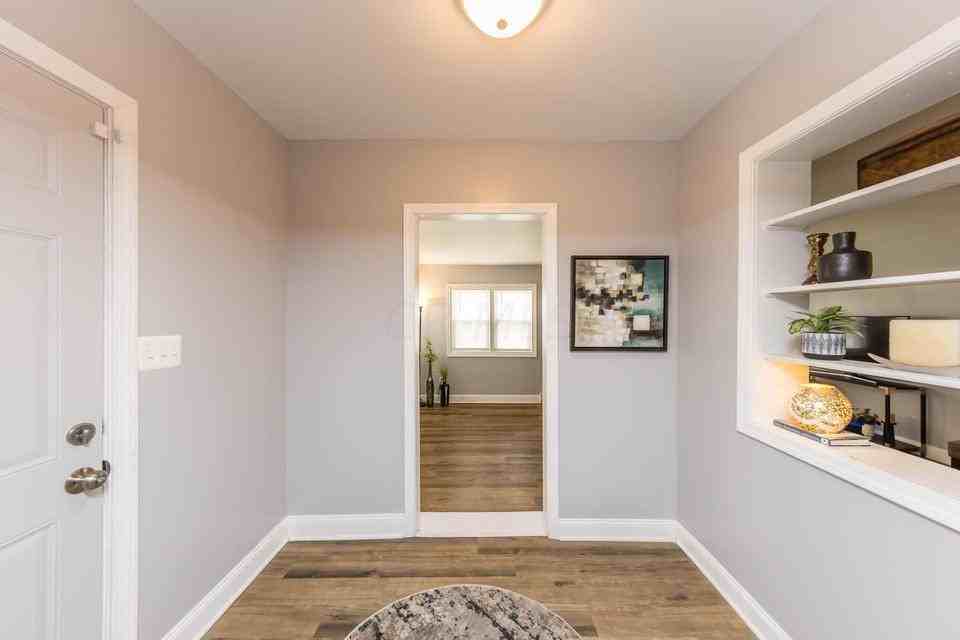 973 Kelton Ave - Photo 6 of 19
