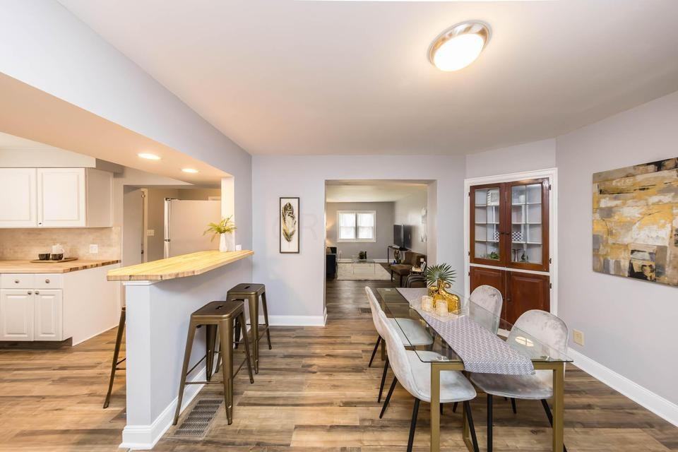 973 Kelton Ave - Photo 7 of 19