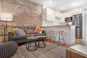 featured image of 162 Cottage St