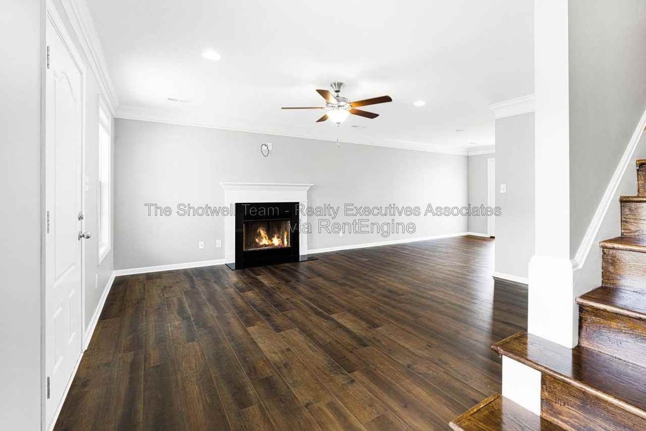 7356 Ladd Rd - Photo 3 of 28