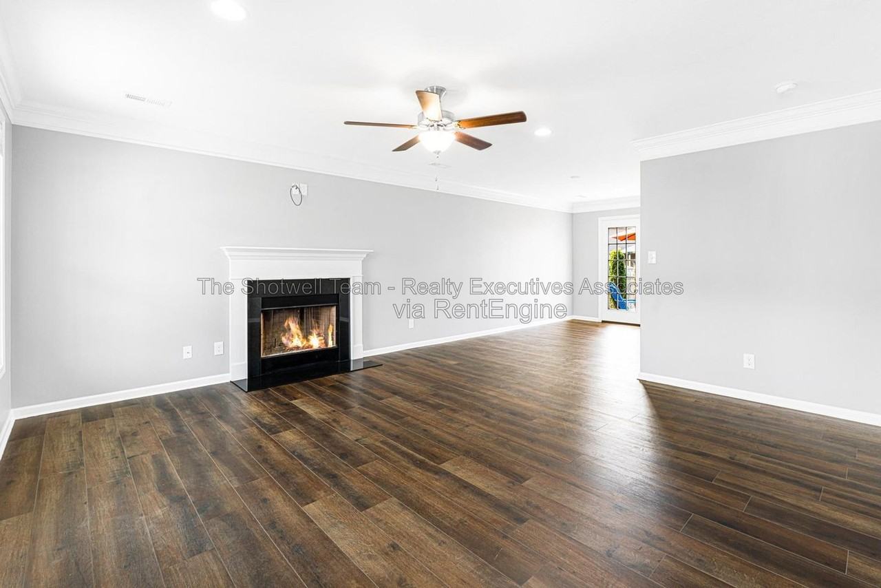 7356 Ladd Rd - Photo 5 of 28
