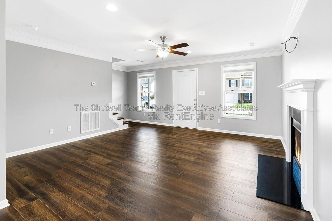 7356 Ladd Rd - Photo 7 of 28