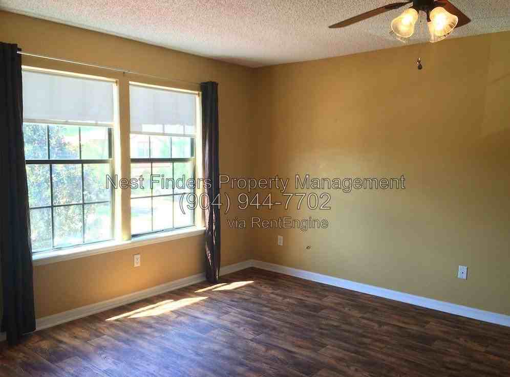 336 Redwood Ln - Photo 3 of 14