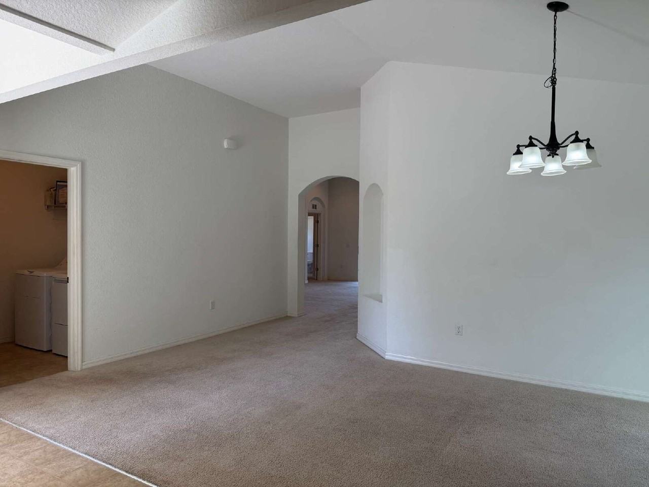 737 Buccaneer Blvd - Photo 4 of 20