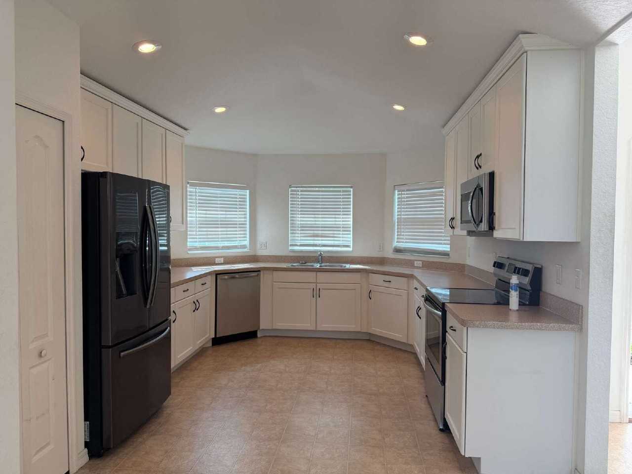 737 Buccaneer Blvd - Photo 5 of 20