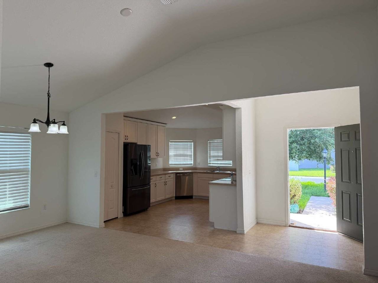 737 Buccaneer Blvd - Photo 6 of 20