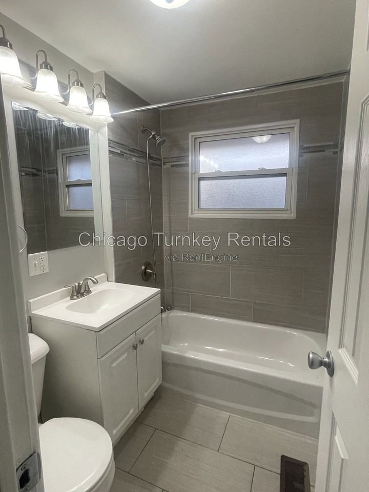 3813 168th Pl - Photo 4 of 9