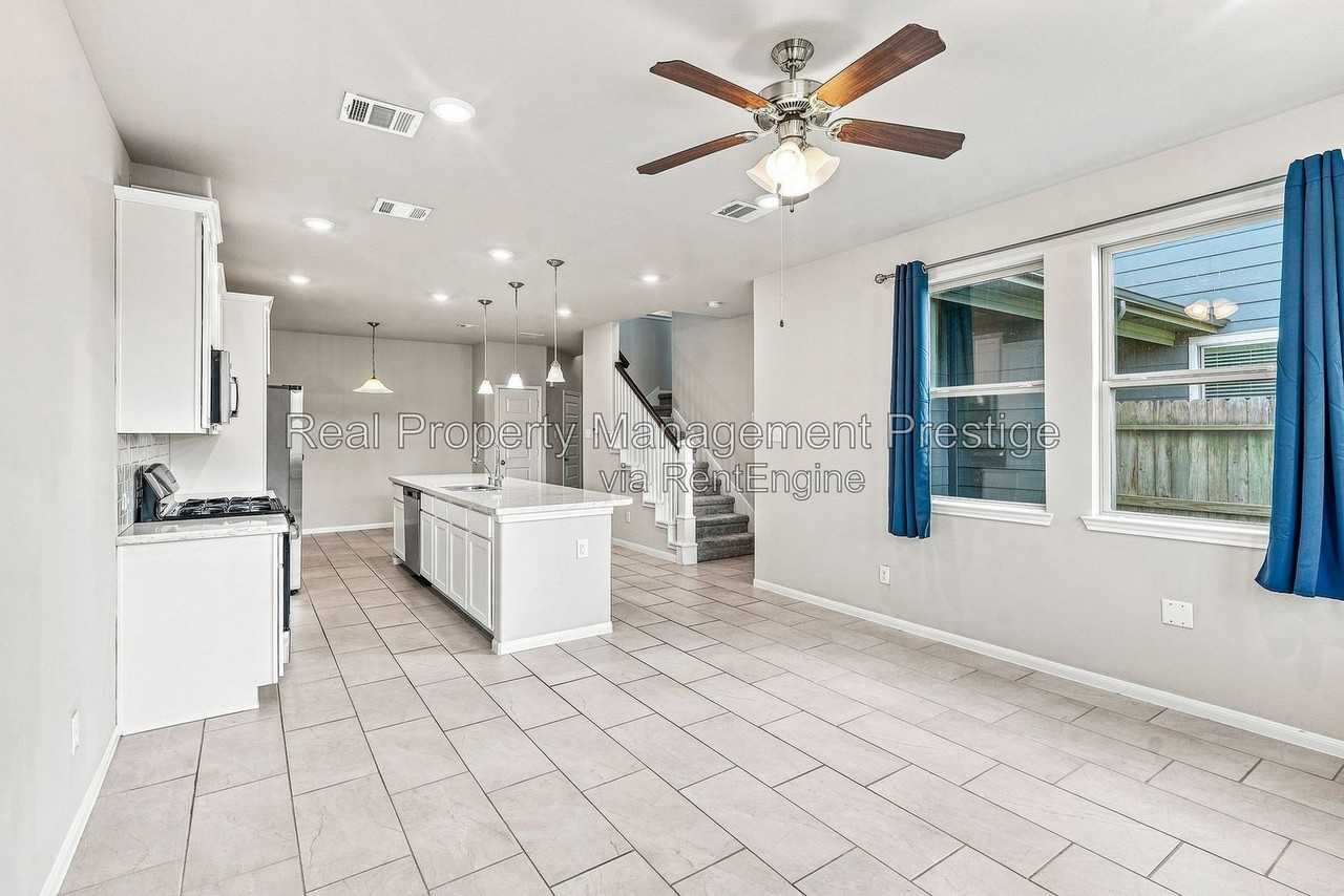 7333 Hinsdale Dr - Photo 4 of 15