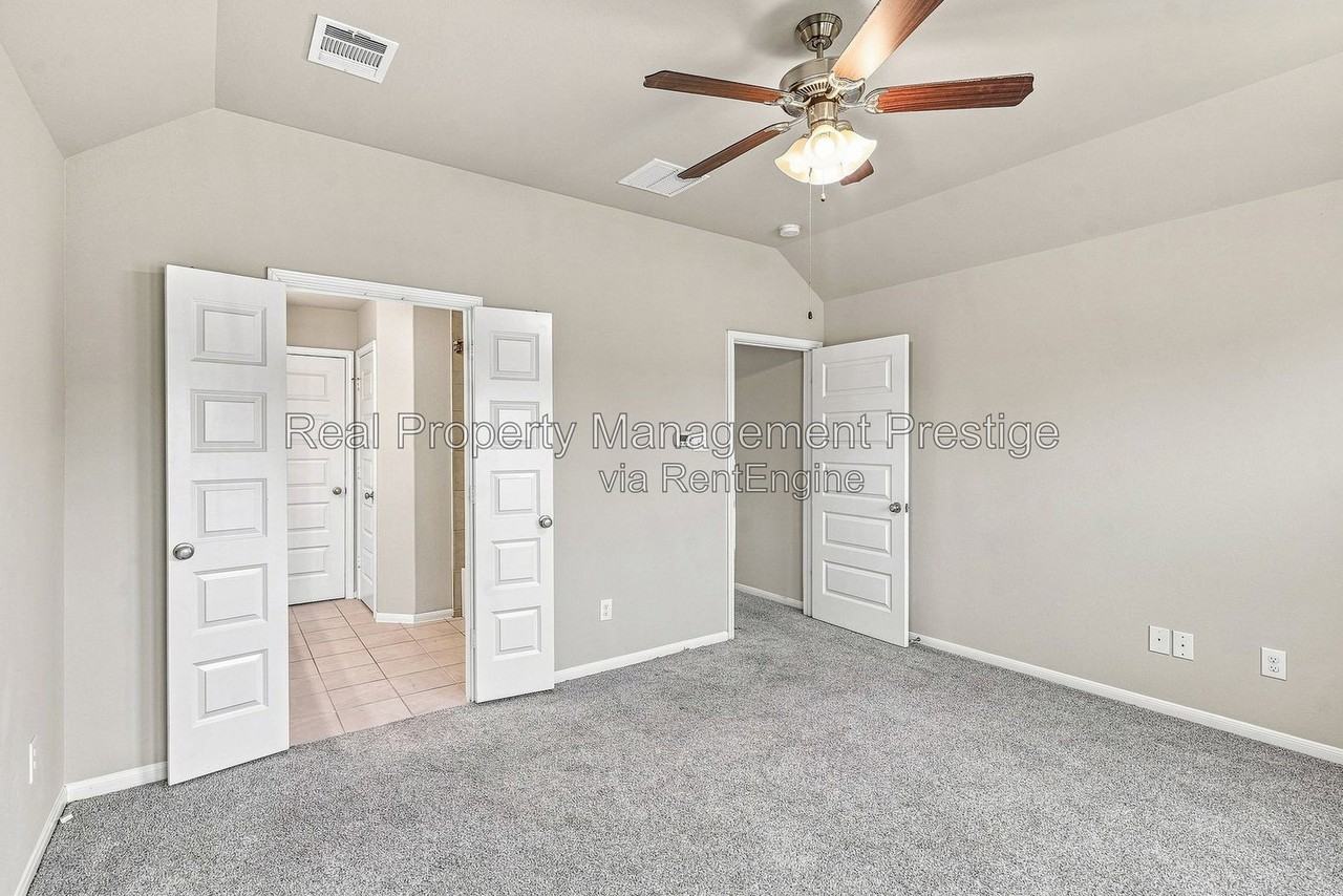 7333 Hinsdale Dr - Photo 7 of 15