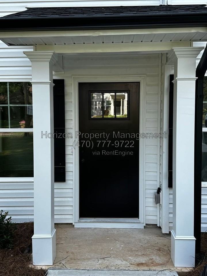2674 Fairlane Dr - Photo 2 of 28