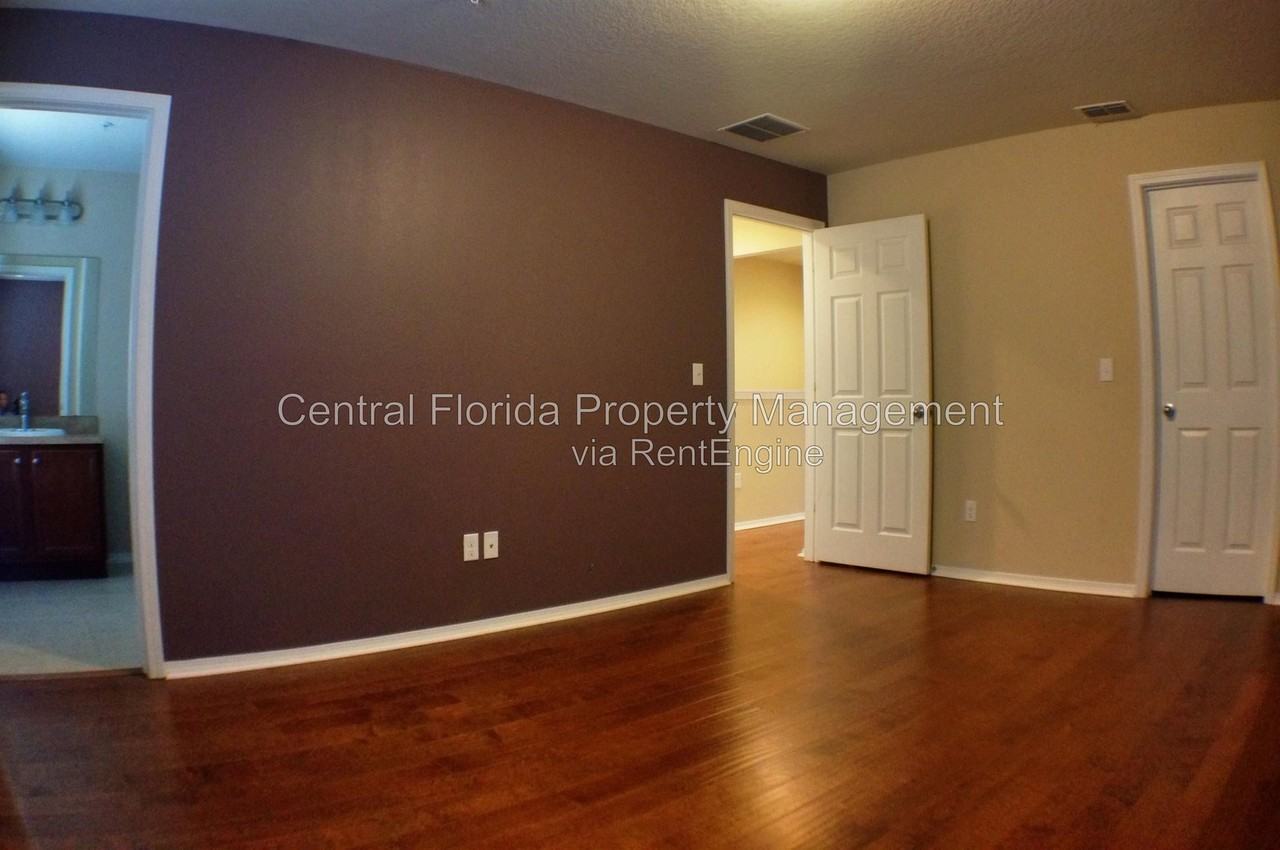 210 Silverglen Ln - Photo 4 of 12