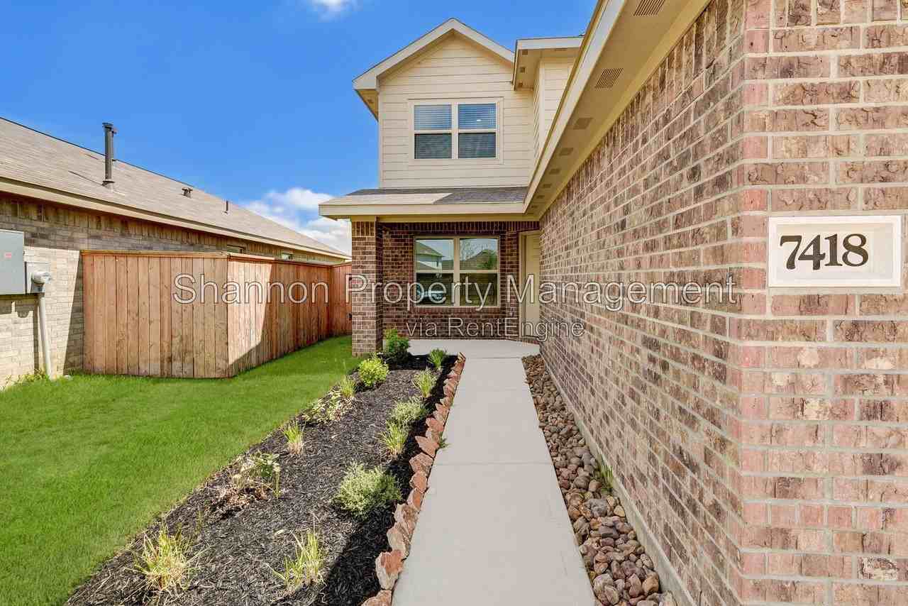 7418 Clover Chase Dr - Photo 2 of 40