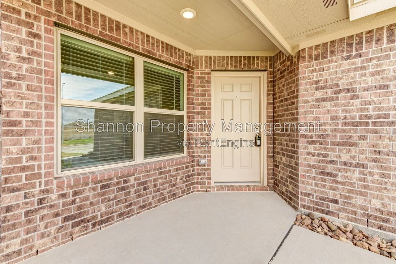 7418 Clover Chase Dr - Photo 3 of 40