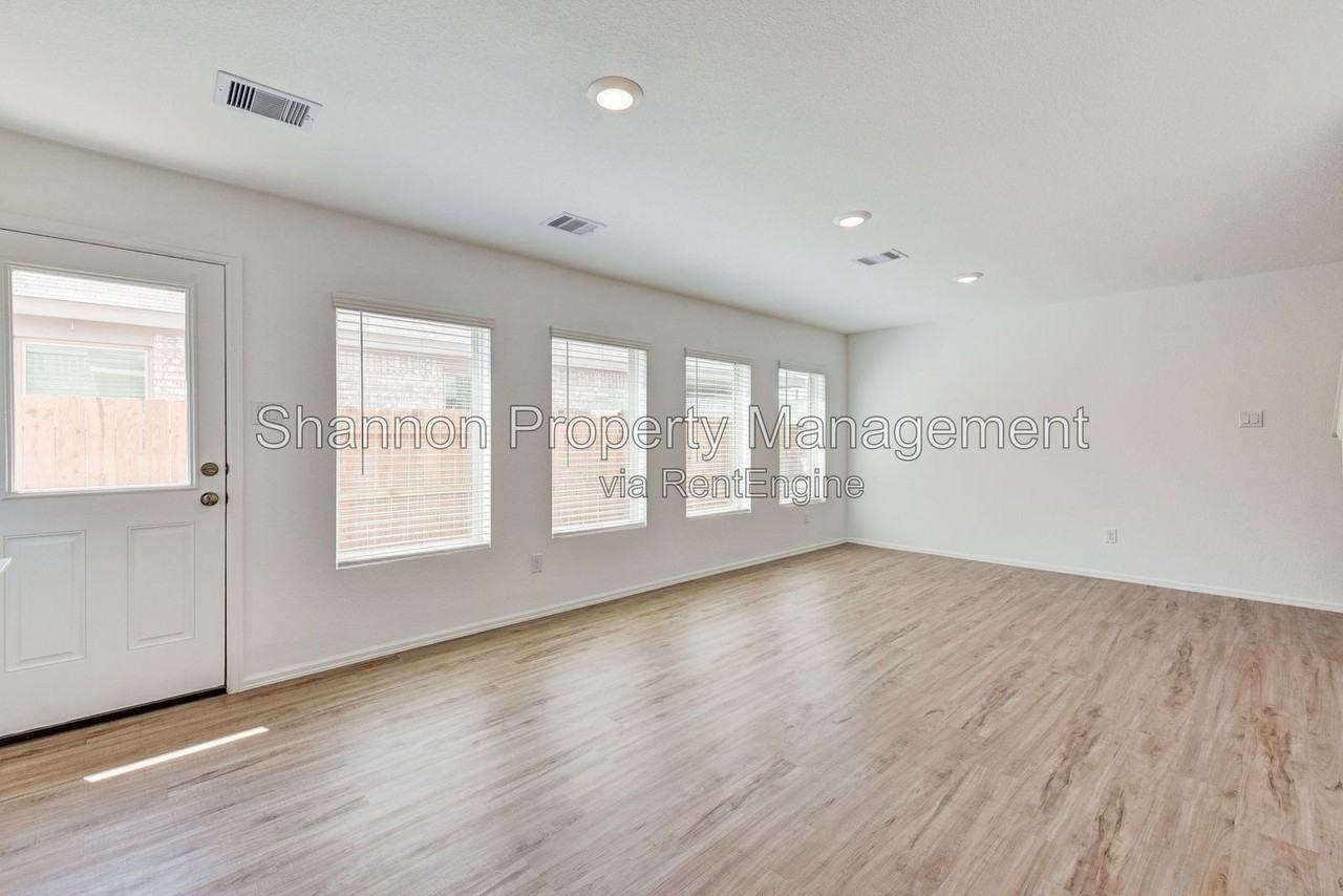 7418 Clover Chase Dr - Photo 4 of 40