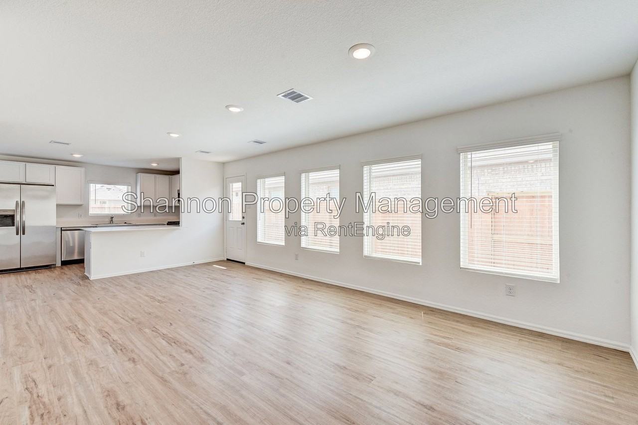 7418 Clover Chase Dr - Photo 5 of 40