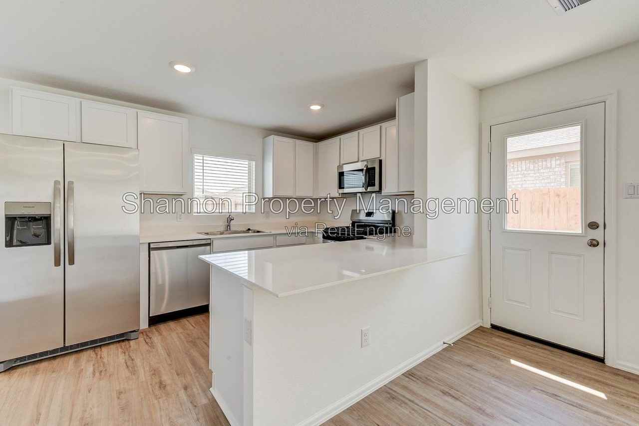 7418 Clover Chase Dr - Photo 6 of 40
