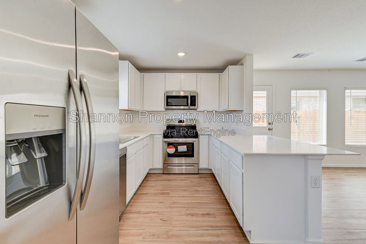 7418 Clover Chase Dr - Photo 7 of 40