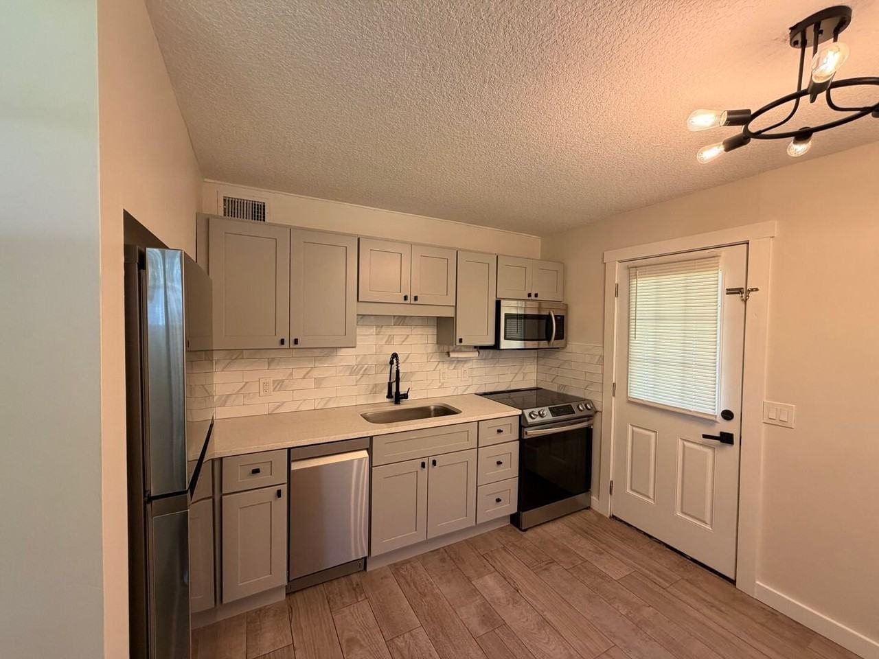 1710 Main St - Photo 3 of 9