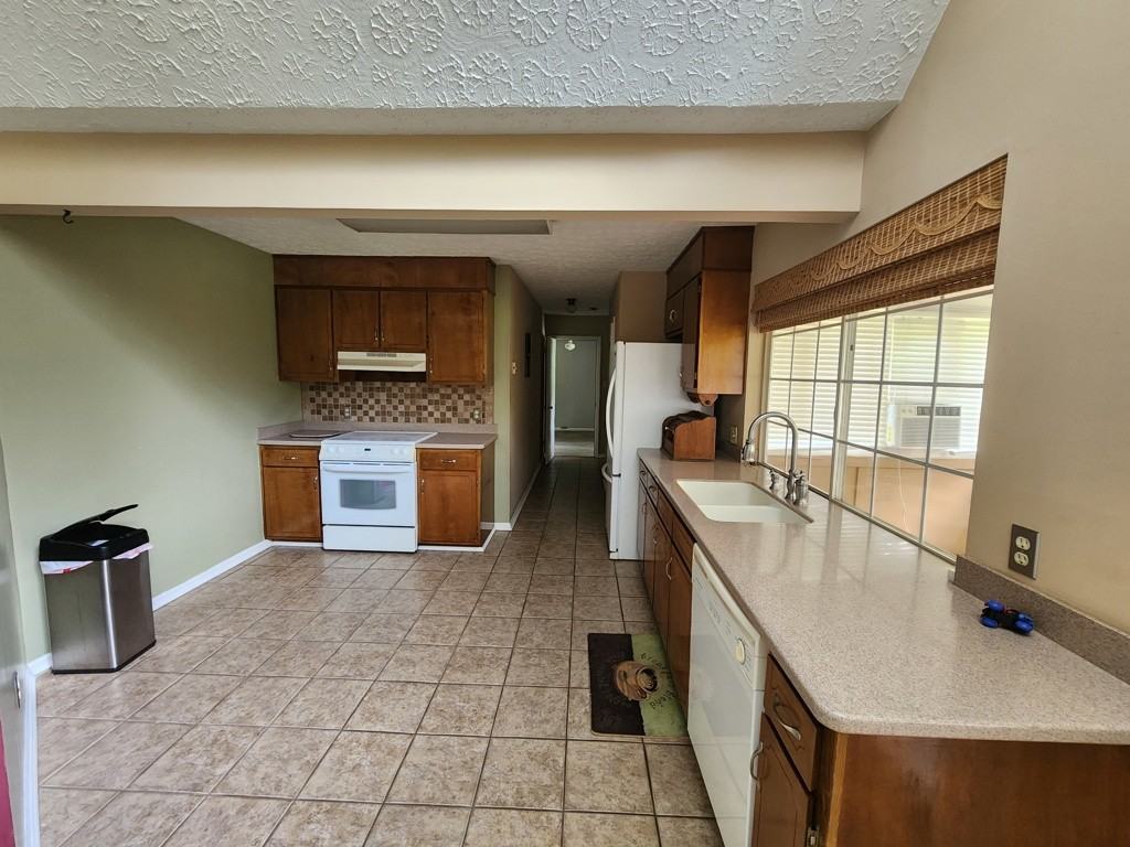 528 Ansley Ave - Photo 4 of 12
