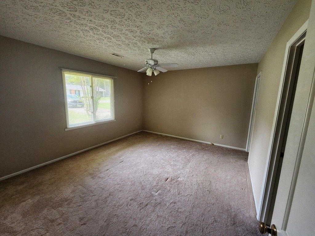 528 Ansley Ave - Photo 5 of 12