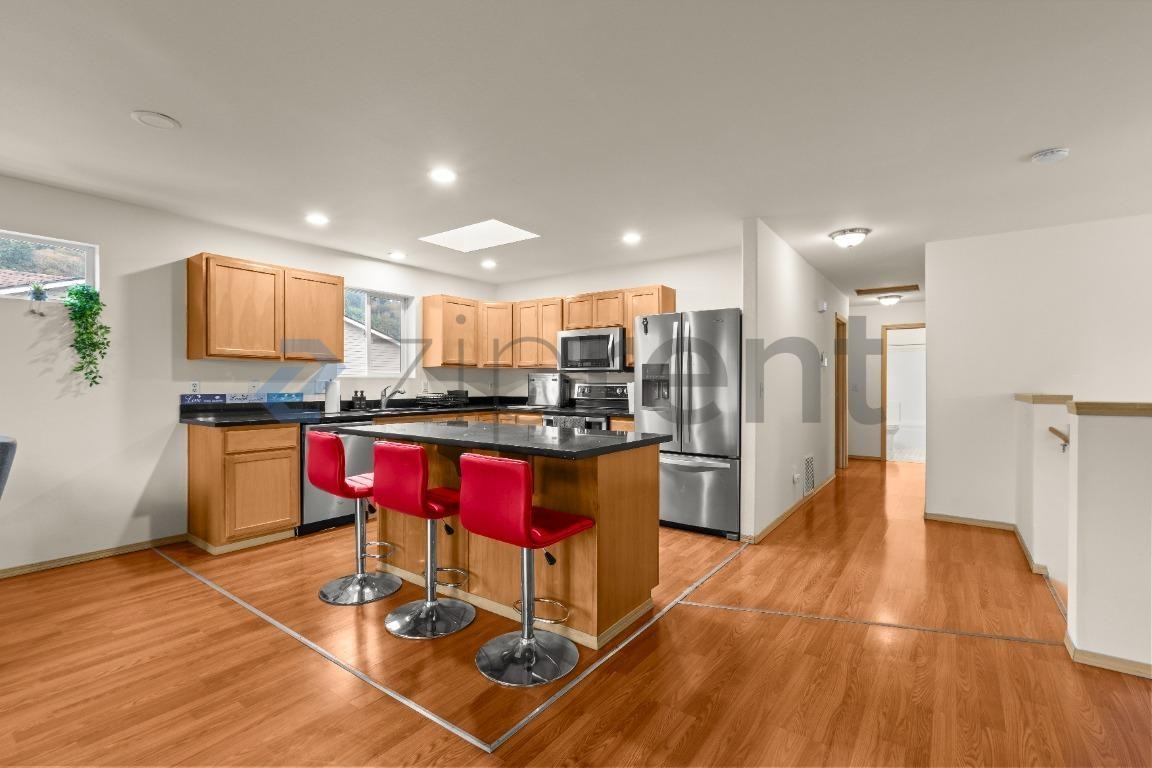 111 2nd Ave N - Photo 4 of 23