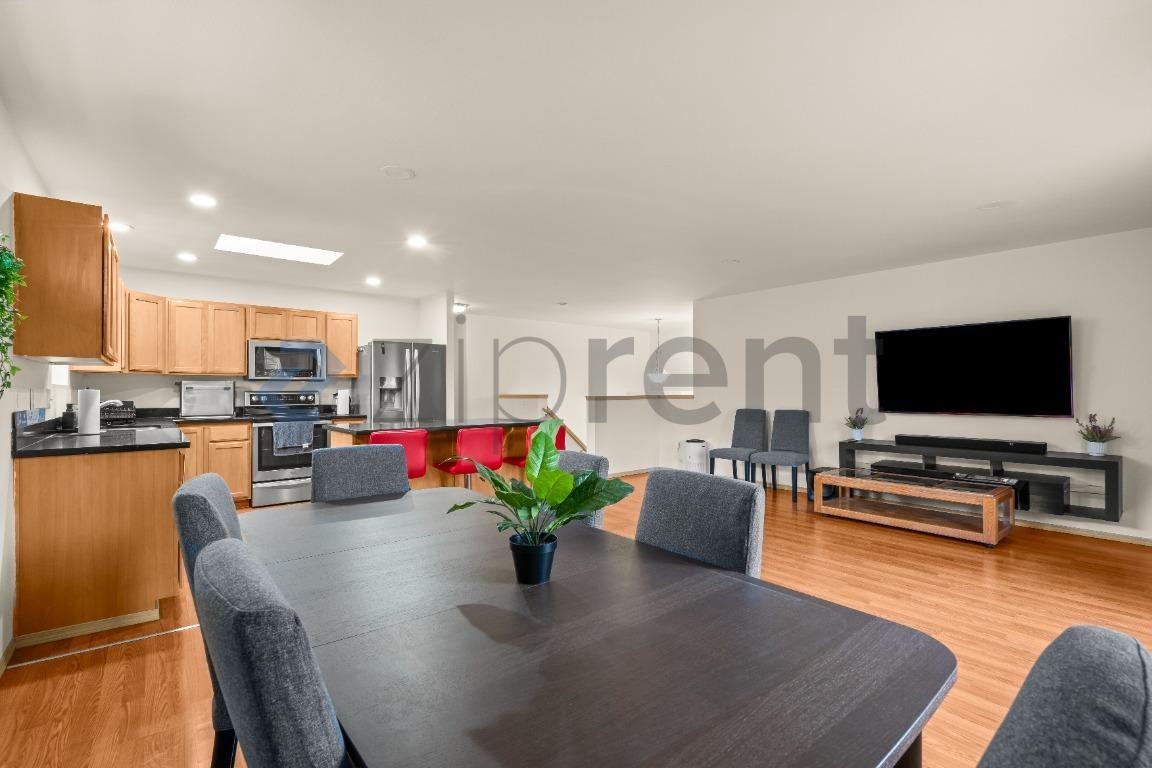 111 2nd Ave N - Photo 6 of 23
