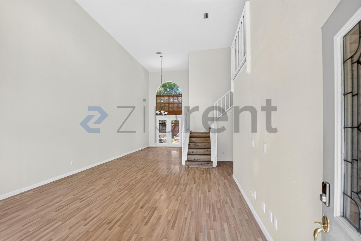 430 Moonlight Way - Photo 5 of 29