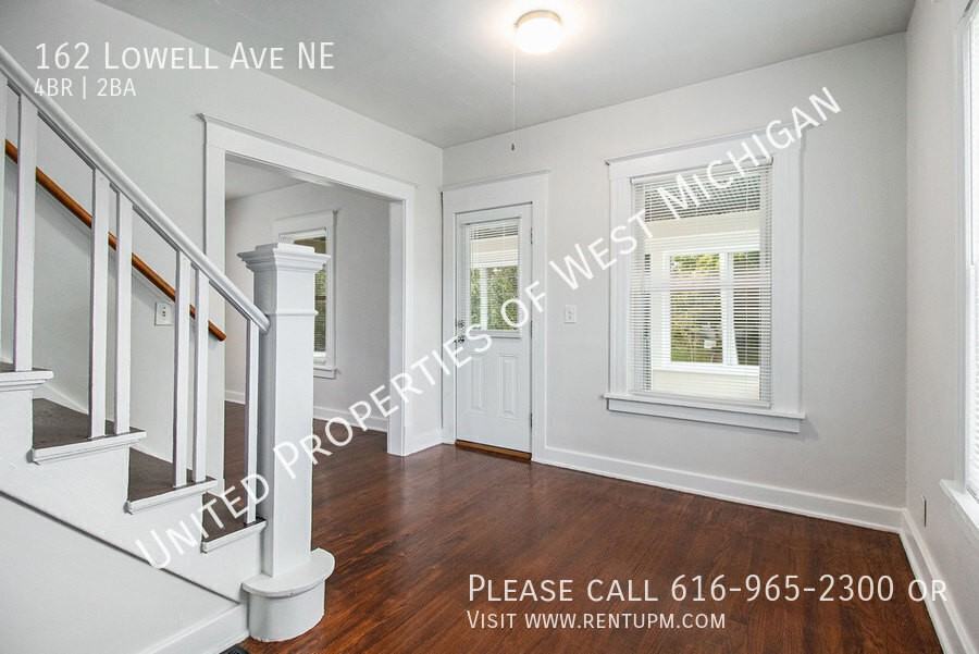 162 Lowell Ave Ne - Photo 5 of 21