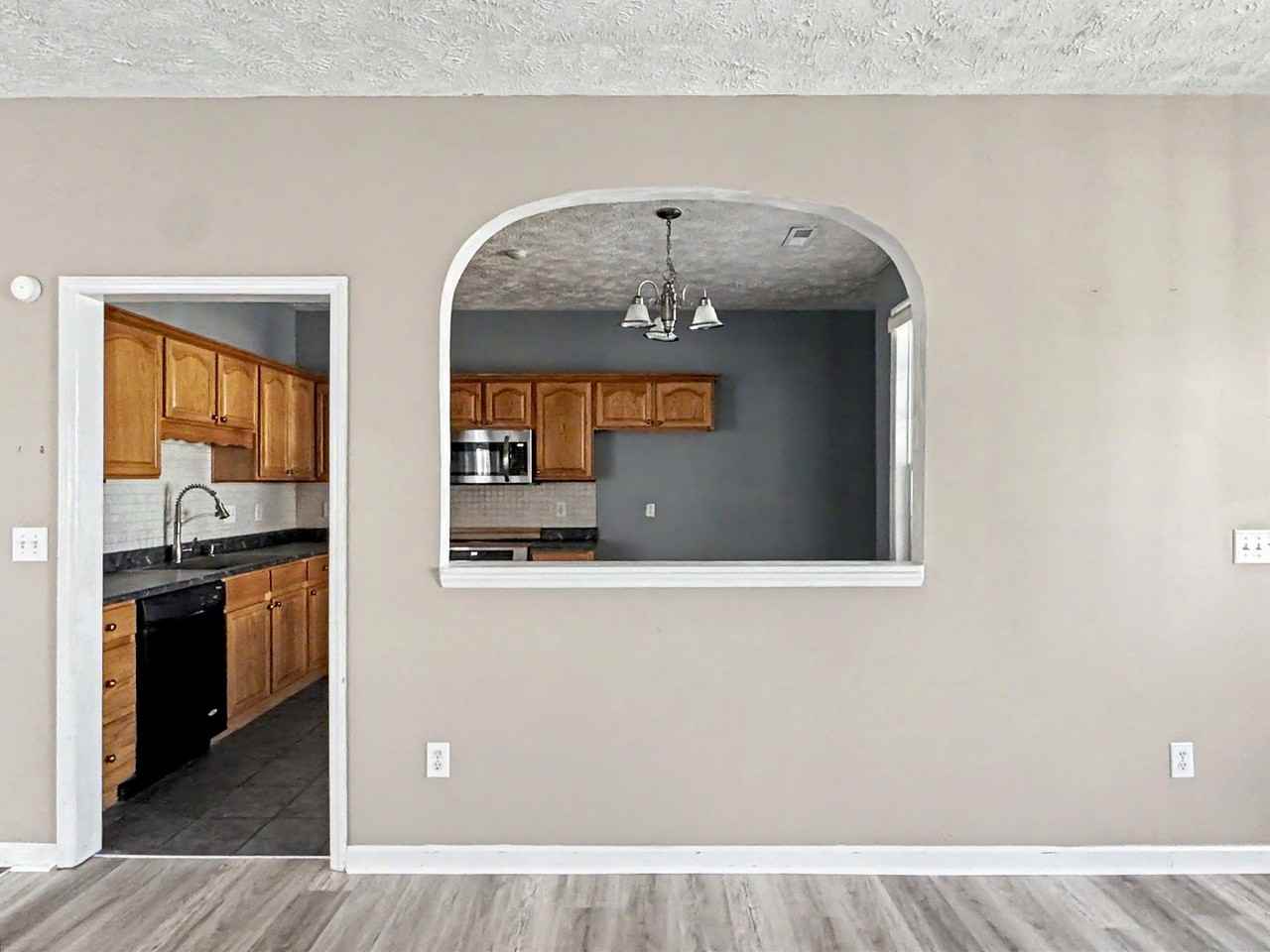 7701 Redwood Ave - Photo 7 of 27