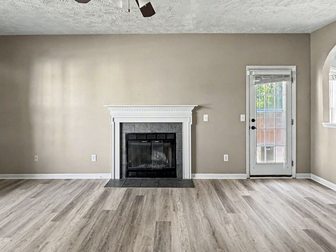 7701 Redwood Ave - Photo 5 of 27