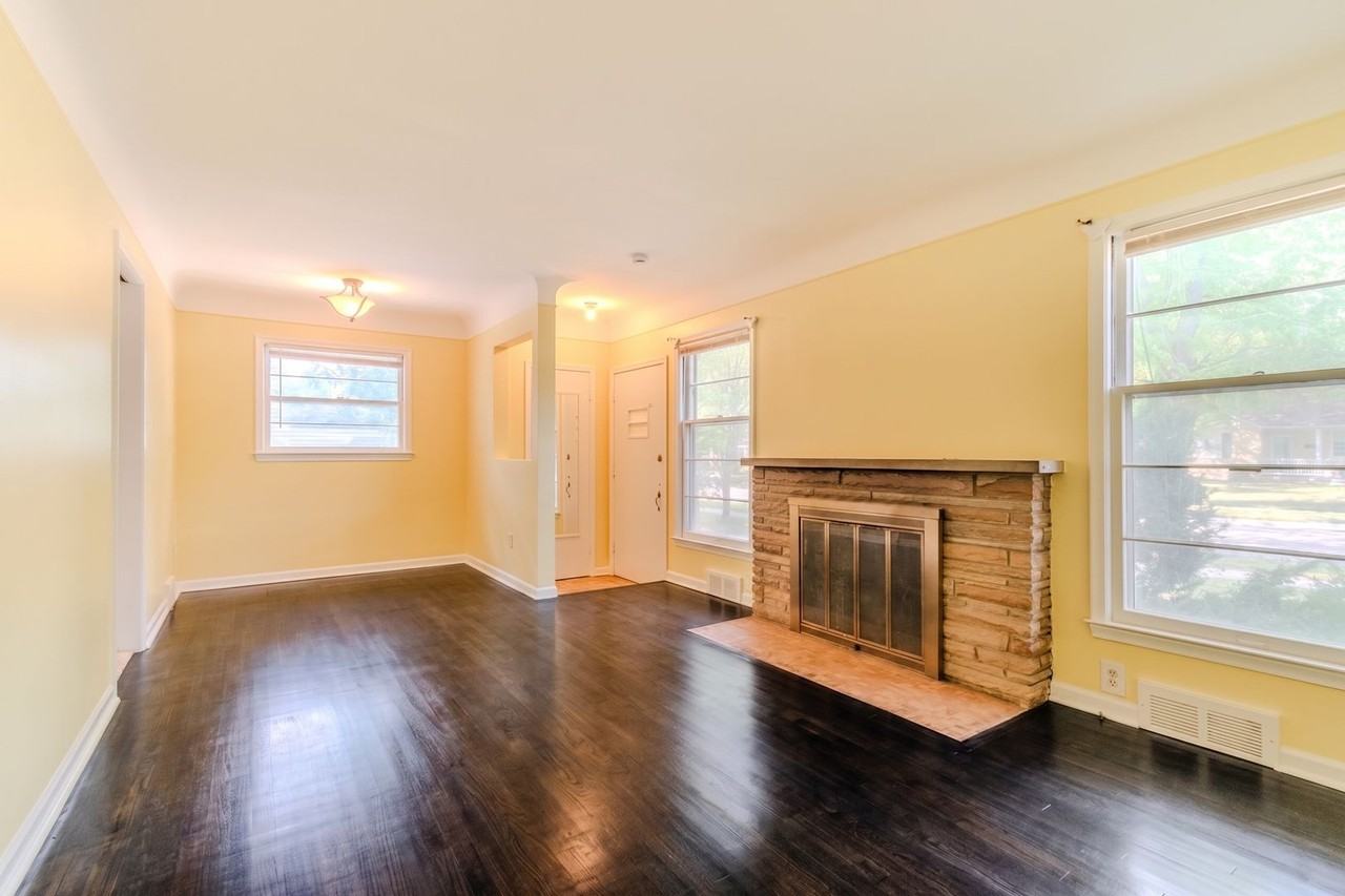 20636 Woodcrest St - Photo 3 of 12