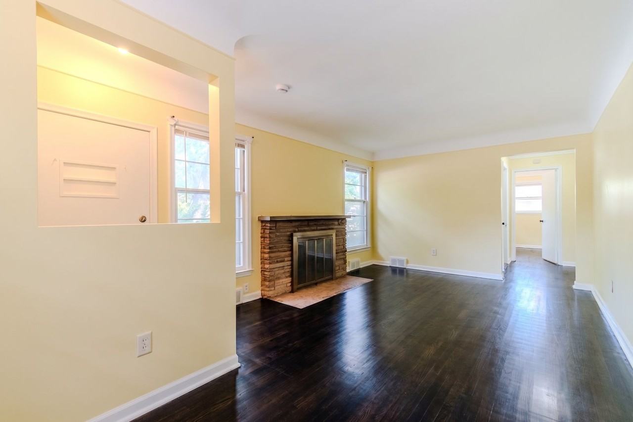 20636 Woodcrest St - Photo 4 of 12