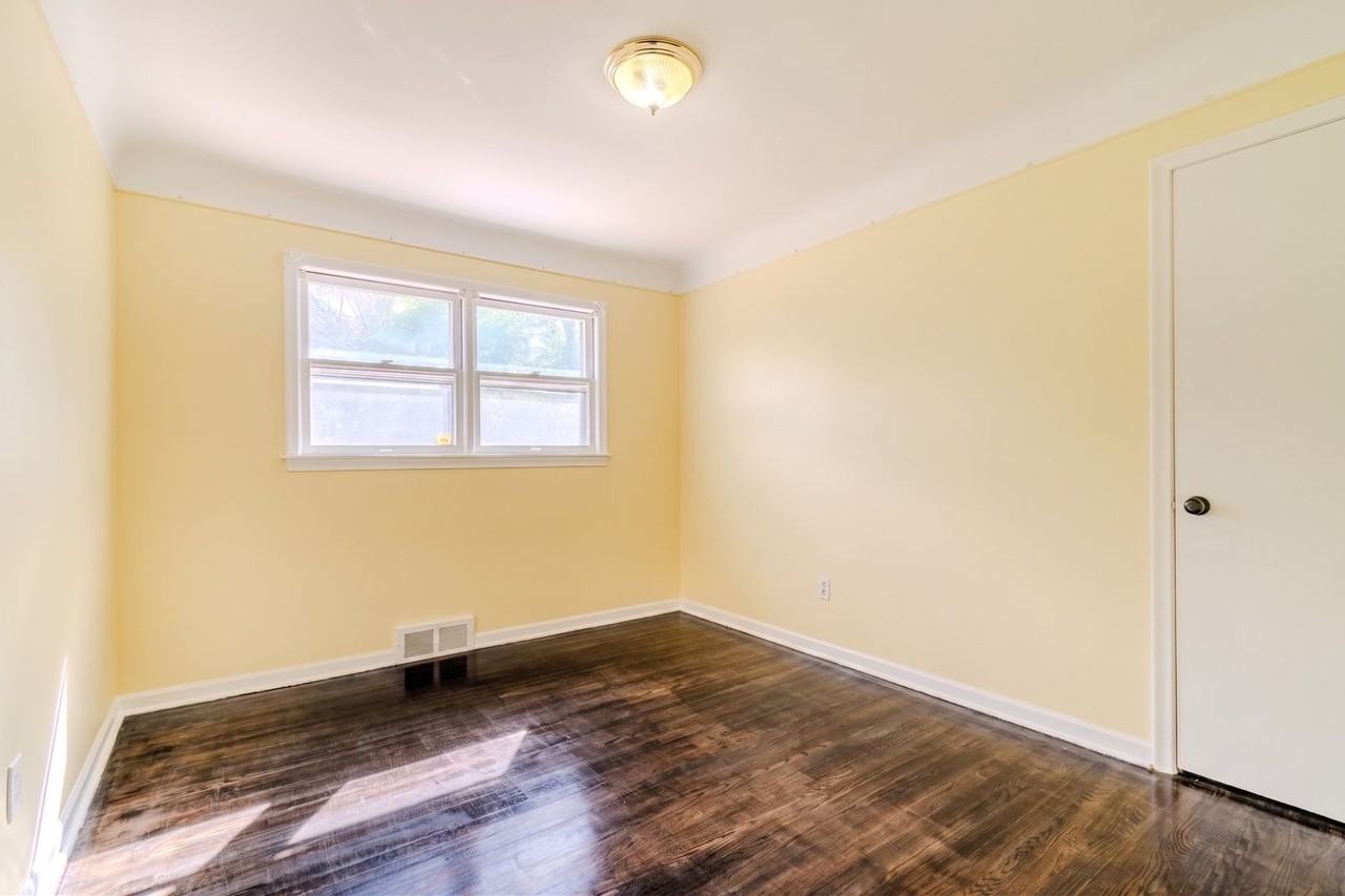 20636 Woodcrest St - Photo 7 of 12
