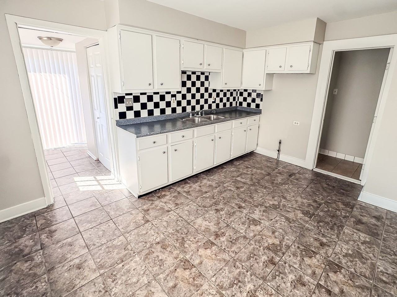 16184 Hauss Ave - Photo 6 of 11