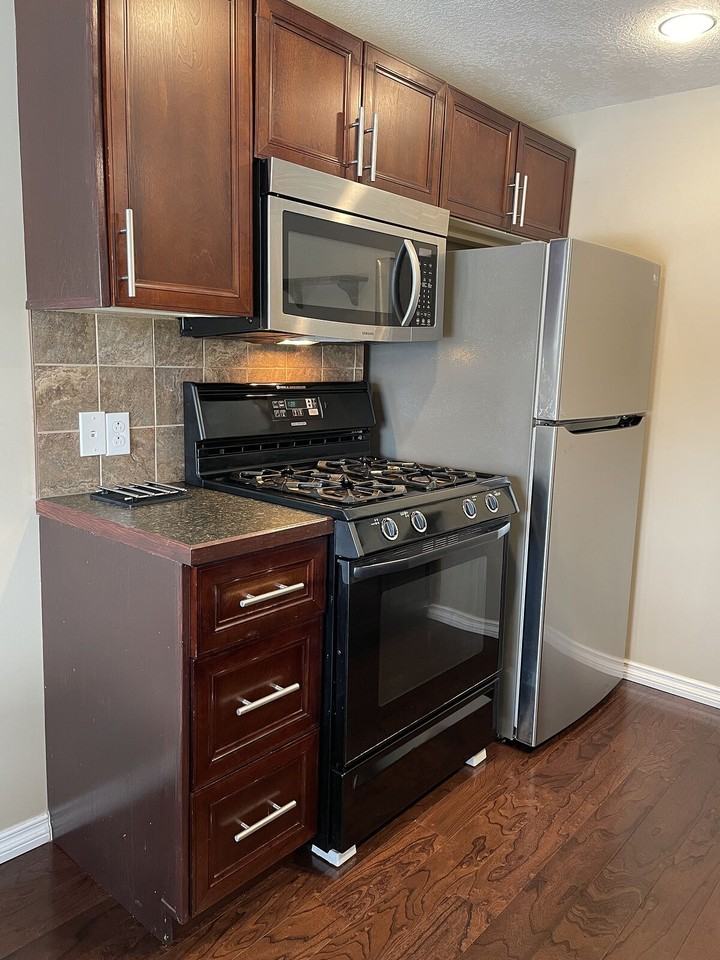 15 Cresthaven Way Sw - Photo 2 of 20