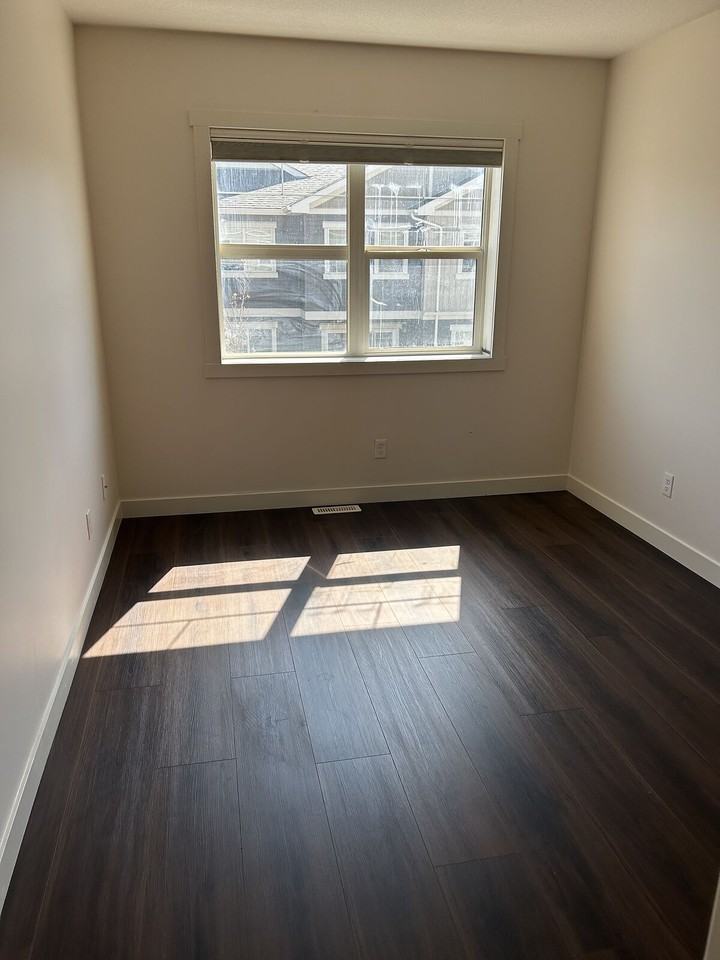 208 Skyview Ranch Grove Ne - Photo 5 of 12