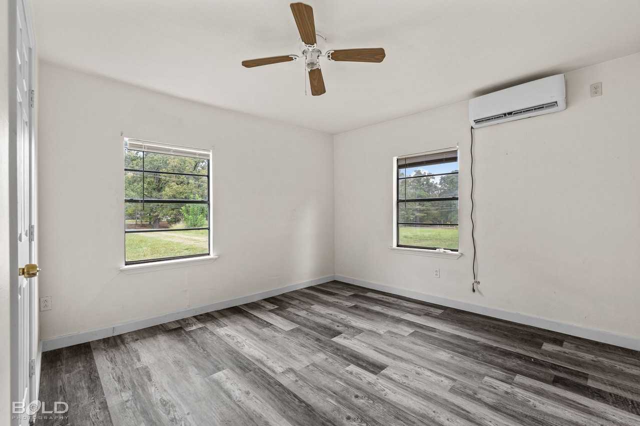 10027 Barnes Rd - Photo 3 of 14