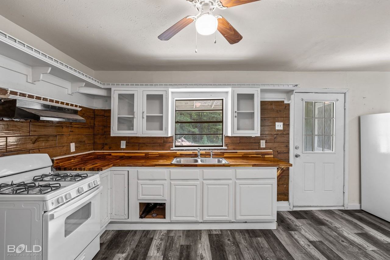 10027 Barnes Rd - Photo 5 of 14