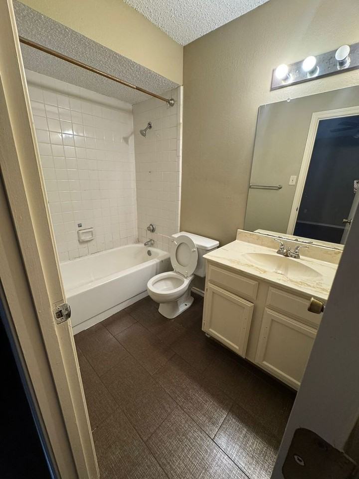 2322 Carol Good Ln - Photo 2 of 7
