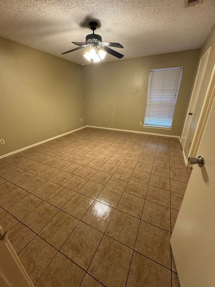2322 Carol Good Ln - Photo 3 of 7