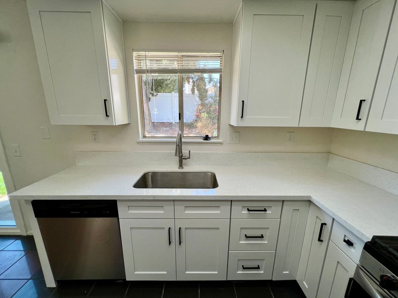 7284 Parkside Pl - Photo 4 of 24