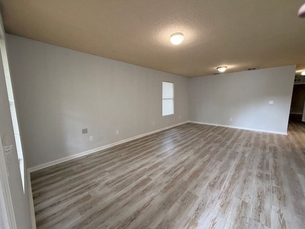 8225 Eaton Ave - Photo 3 of 10